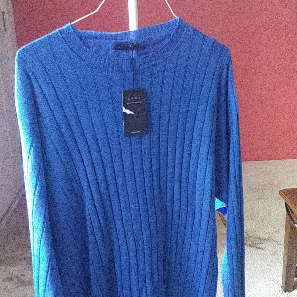 Jeff Rose sweater size XL $38 + free leather belt